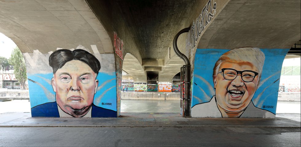 Wien_-_Donald-Trump-_und_Kim-Jong-un-Graffiti_von_Lush_Sux.JPG