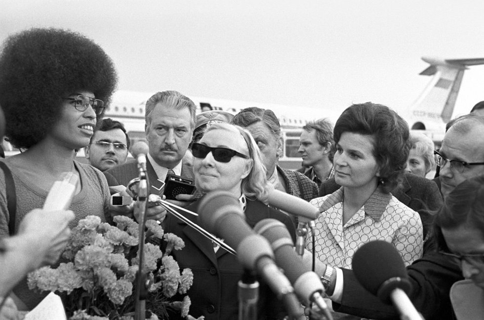 1024px-RIAN_archive_36716_Valentina_Tereshkova_meeting_with_Angela_Davis.jpg