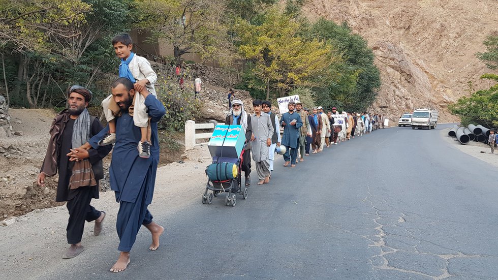 00-Zindani-leading-the-walk-to-the-Northern-regions-of-Afghanistan.jpg