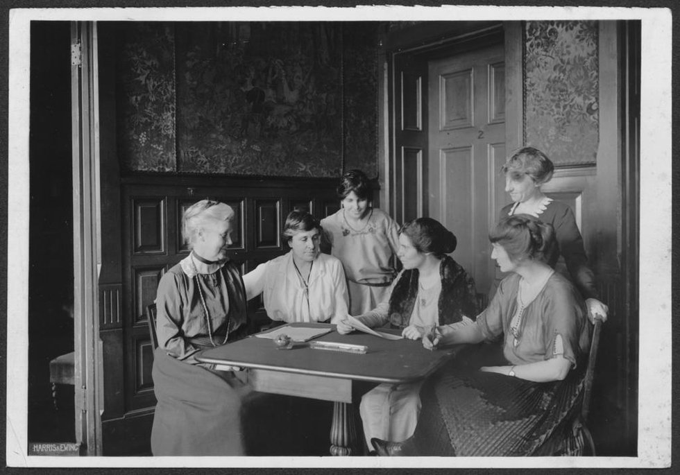 Conferring over ratification [of the 19th Amendment to the U.S. Constitution] at  [National Woman's Party] headquarters, Jackson Pl[ace] [Washington, D.C.].  L-R Mrs. Lawrence Lewis, Mrs. Abby Scott Baker, Anita Pollitzer, Alice Paul, Flore.jpg