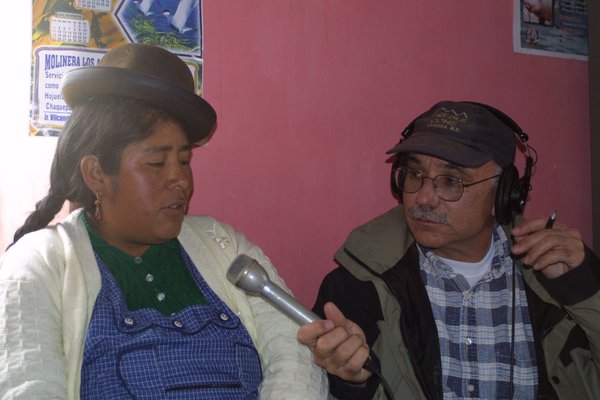 Reese Erlich interviewing in Bolivia, 2005.jpg
