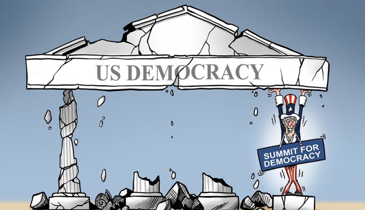 Демократию приносим