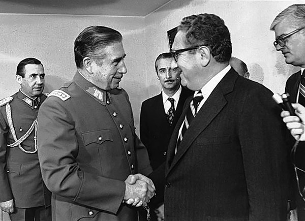 Pinochet_Kissinger.png