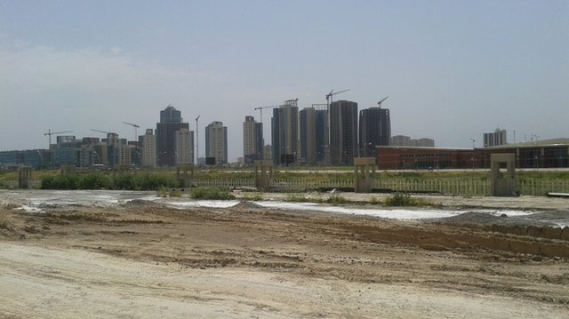 Empty buildings and cranes, Erbil.jpg.jpe