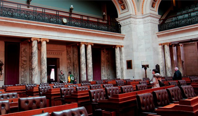 Wisconsin_State_Assembly_Chairs copy.jpg.jpe