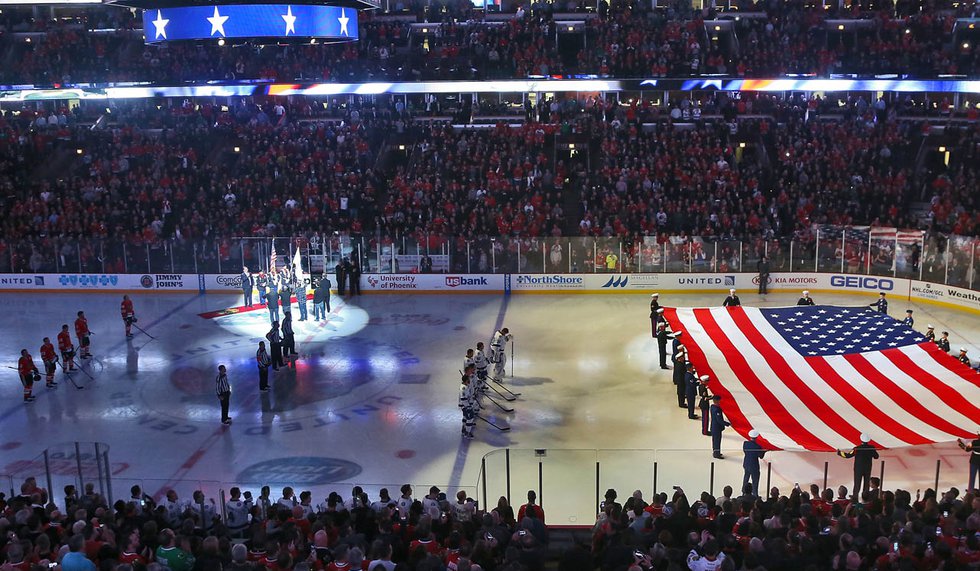 Chicago-based_troops_are_honored_at_Chicago_Blackhawks_Veterans_Day_game_141111-A-KL464-075.jpg.jpe