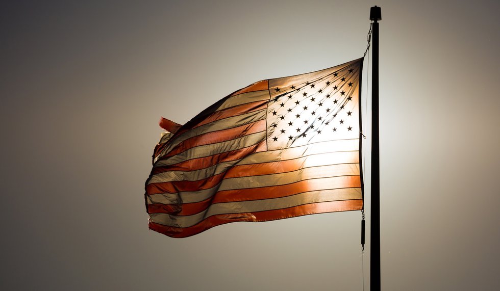 american-flag-at-sunset-147748832161s.jpg.jpe
